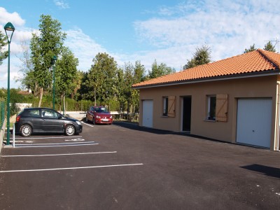 Les 2 garages.